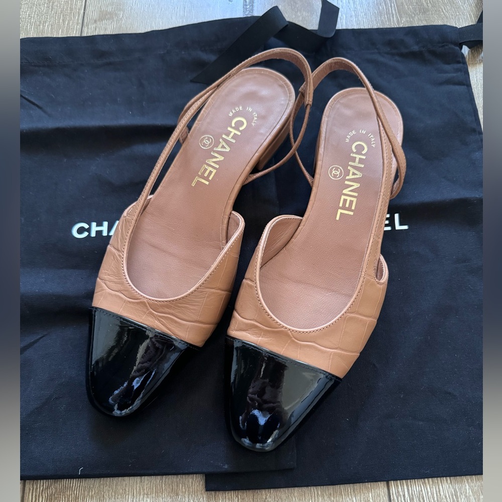Chanel Calfskin Crocodile Embossed Patent Cap Toe CC Slingback Flats 35.5 - Picture 2 of 9